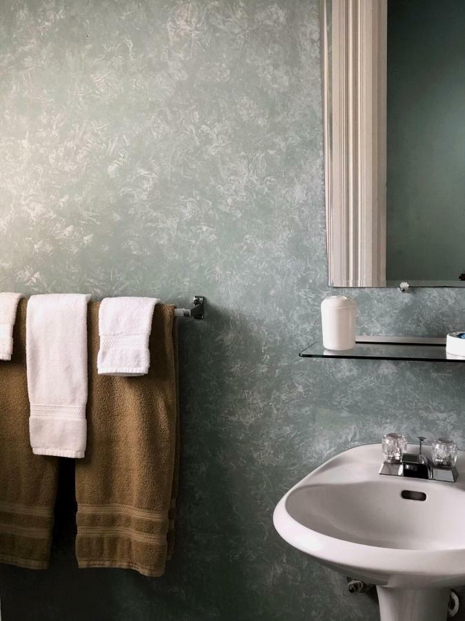Mahogany Manor Bed & Breakfast Saint John Buitenkant foto