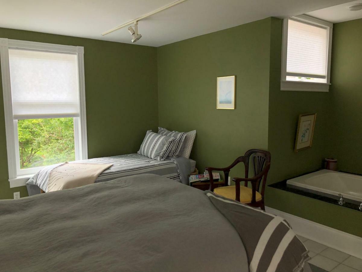 Mahogany Manor Bed & Breakfast Saint John Buitenkant foto